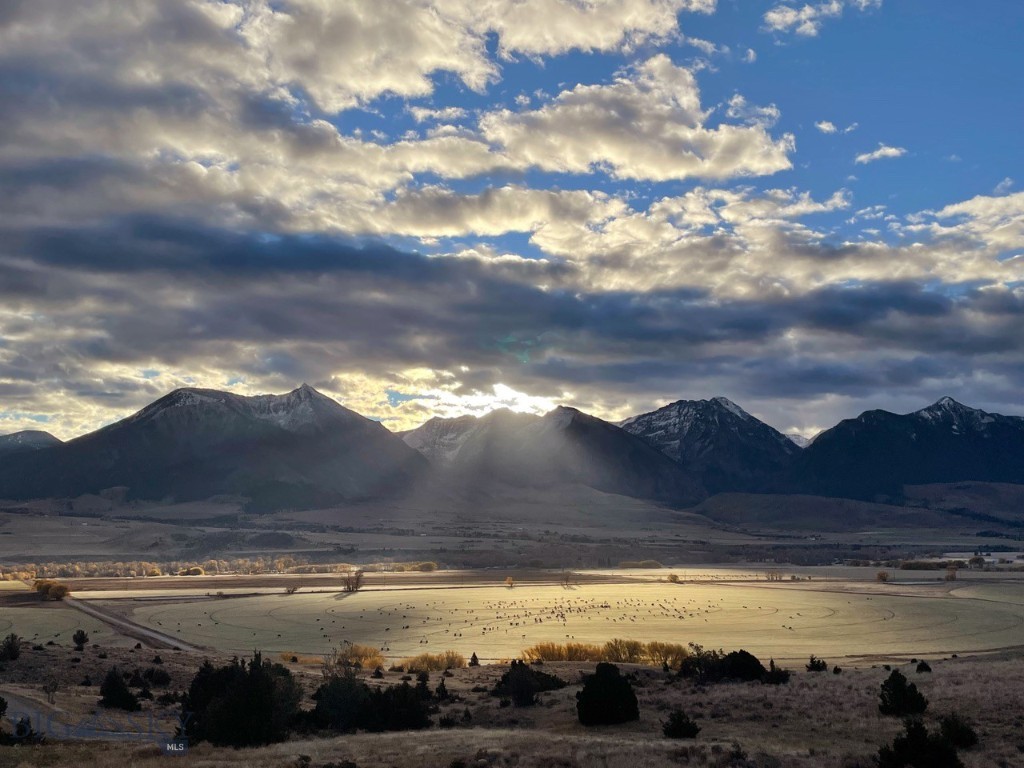 173 Spring Creek Hills Road, Livingston MT 59047