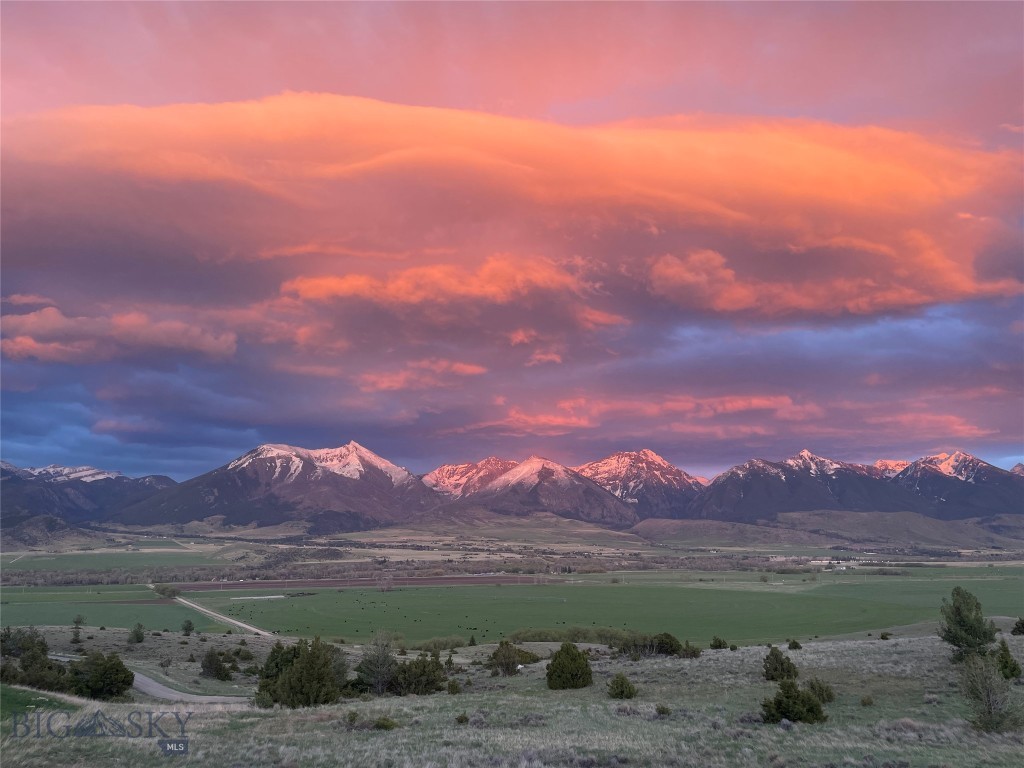 173 Spring Creek Hills Road, Livingston MT 59047