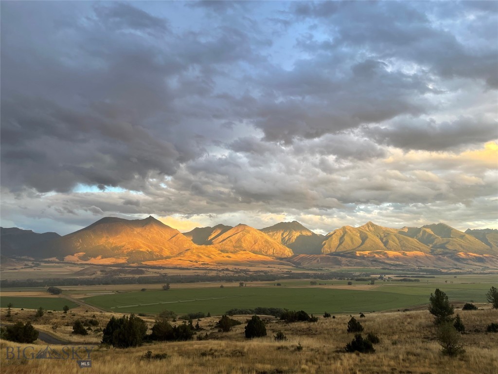 173 Spring Creek Hills Road, Livingston MT 59047