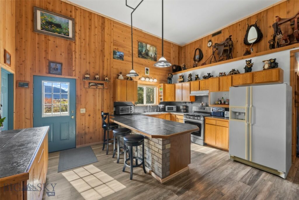 1801 Sun Avenue, Livingston MT 59047
