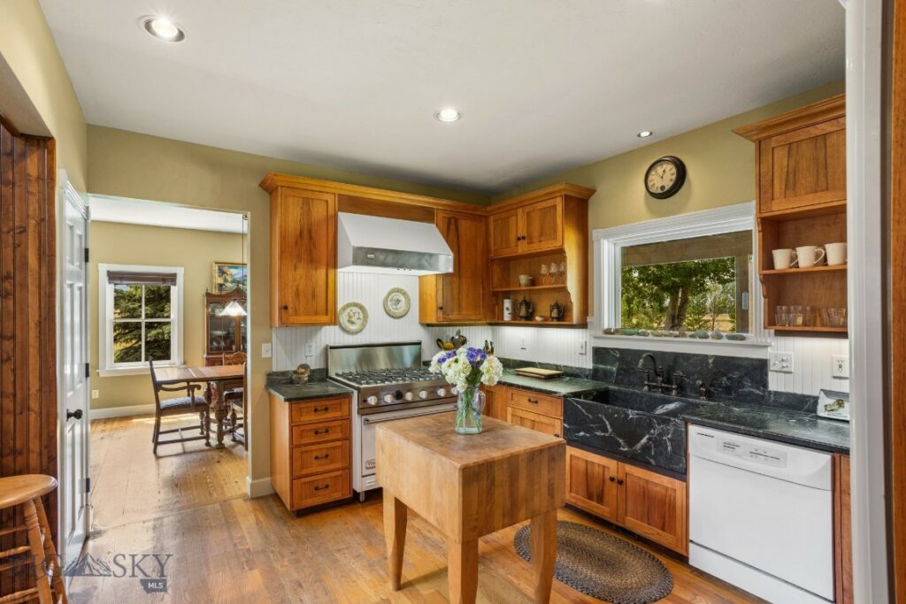 1921 E River Road, Livingston MT 59047