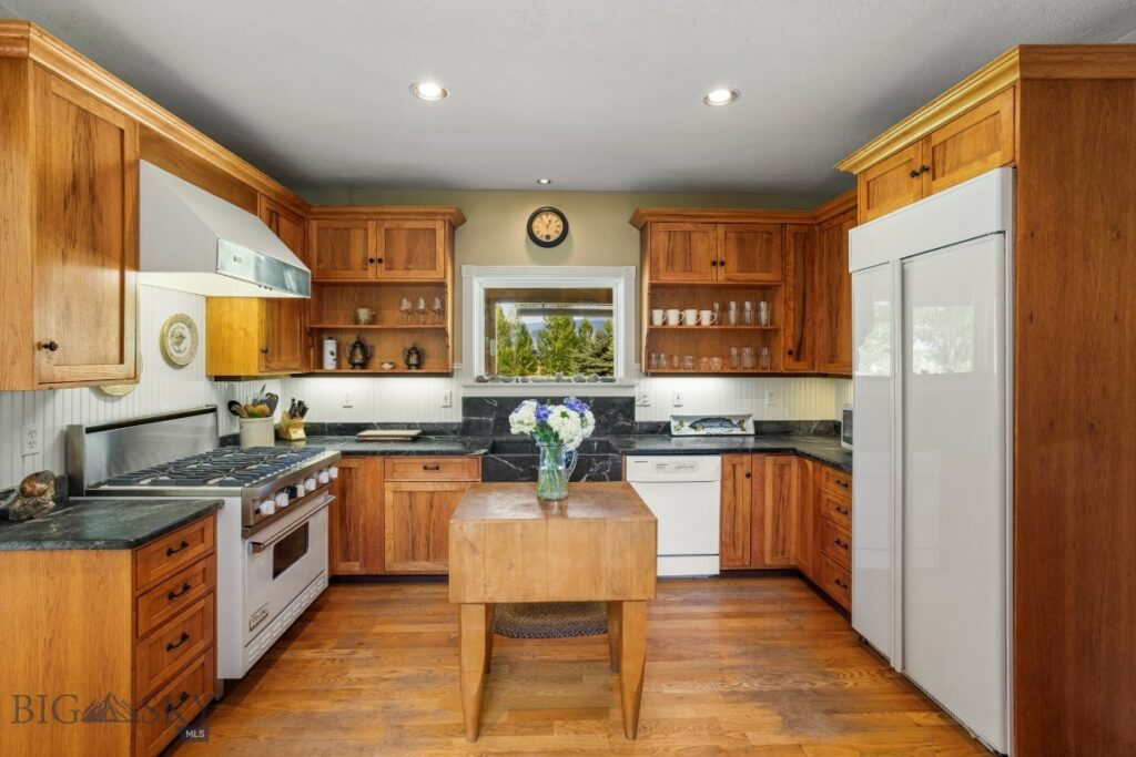 1921 E River Road, Livingston MT 59047