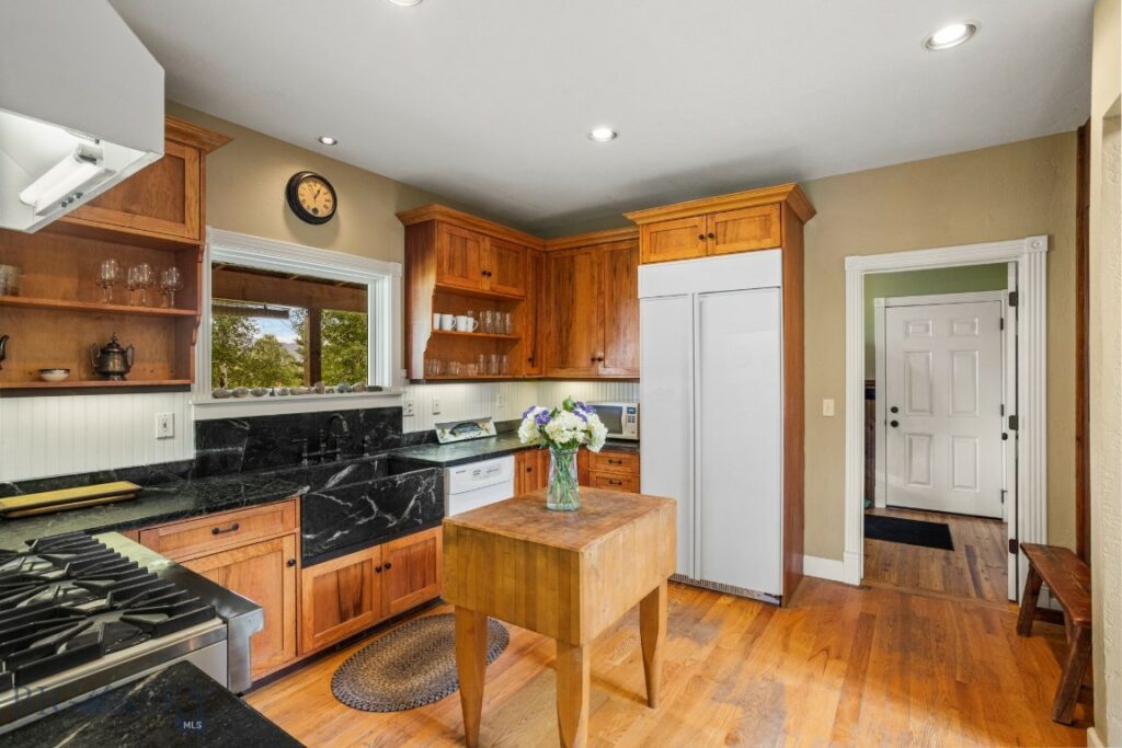 1921 E River Road, Livingston MT 59047
