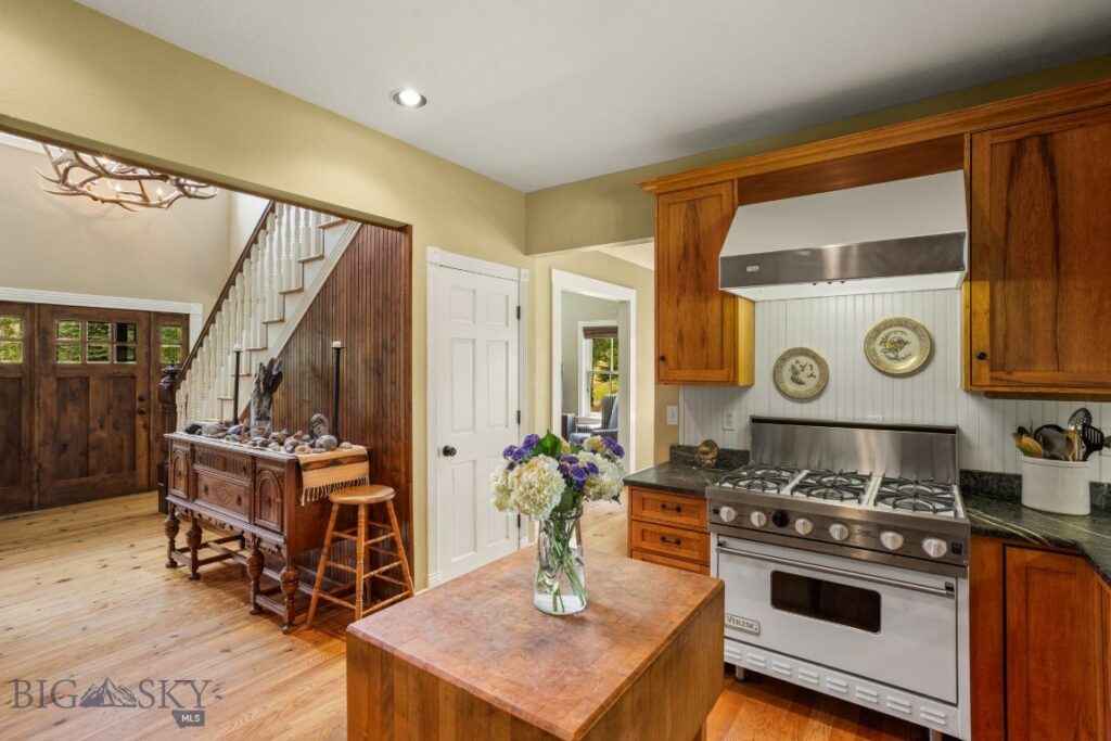 1921 E River Road, Livingston MT 59047
