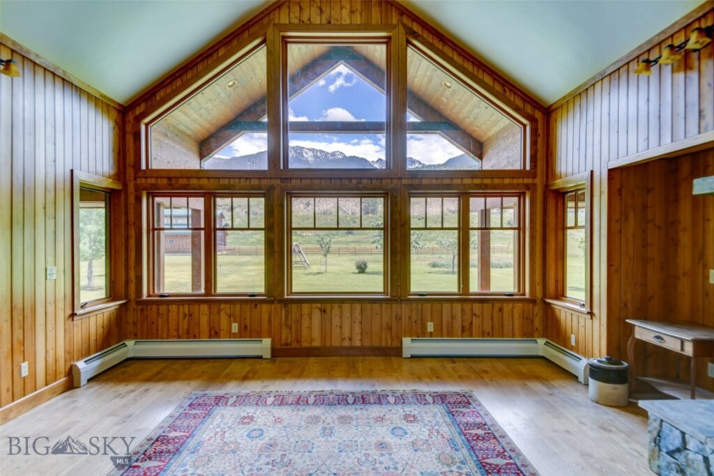 1986 E River Road, Livingston MT 59047
