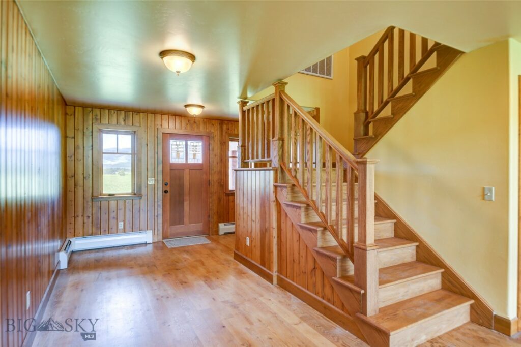 1986 E River Road, Livingston MT 59047