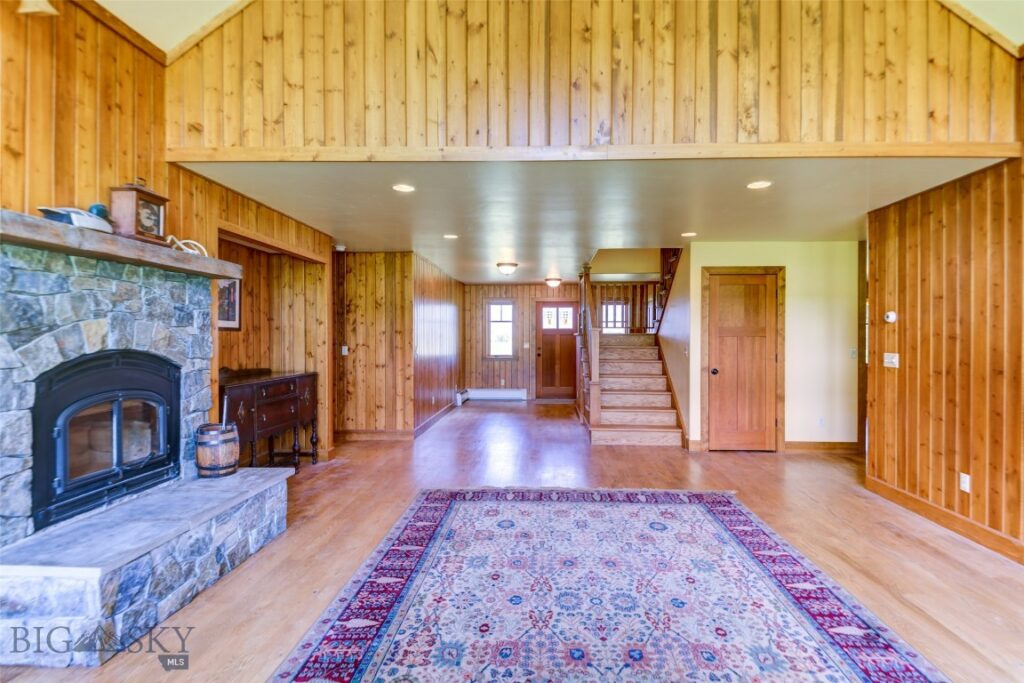 1986 E River Road, Livingston MT 59047