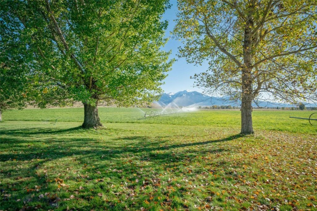 1986 E River Road, Livingston MT 59047