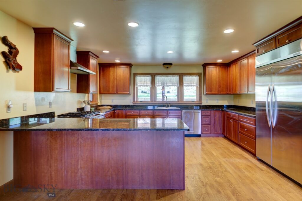 1986 E River Road, Livingston MT 59047