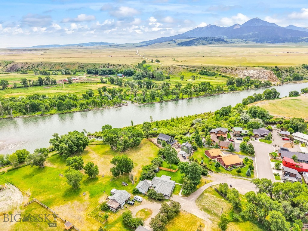 2 Harris Place, Livingston MT 59047