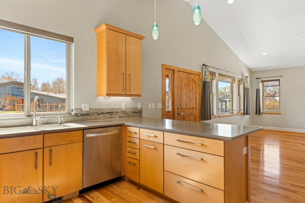 201 Little Creek Bend, Livingston MT 59047