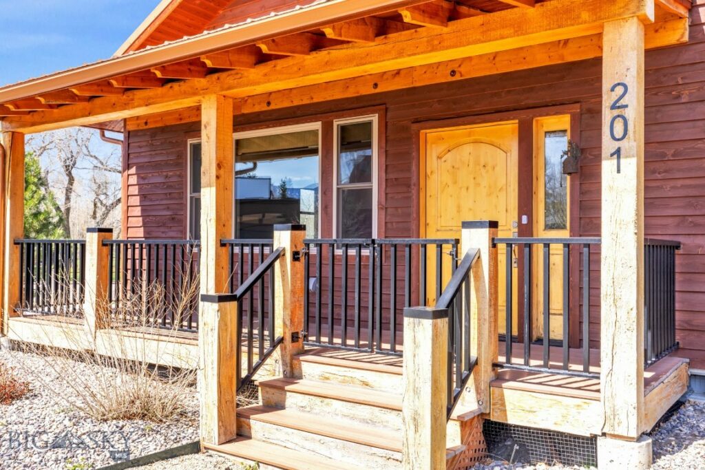 201 Little Creek Bend, Livingston MT 59047