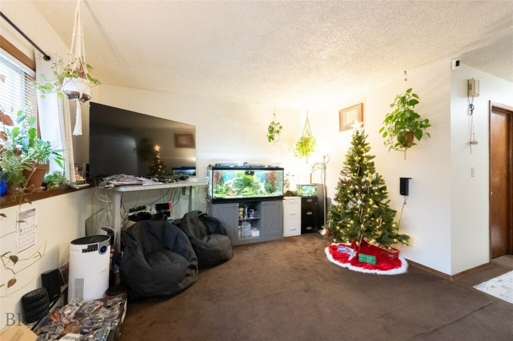 206 S Davis, Belgrade MT 59714