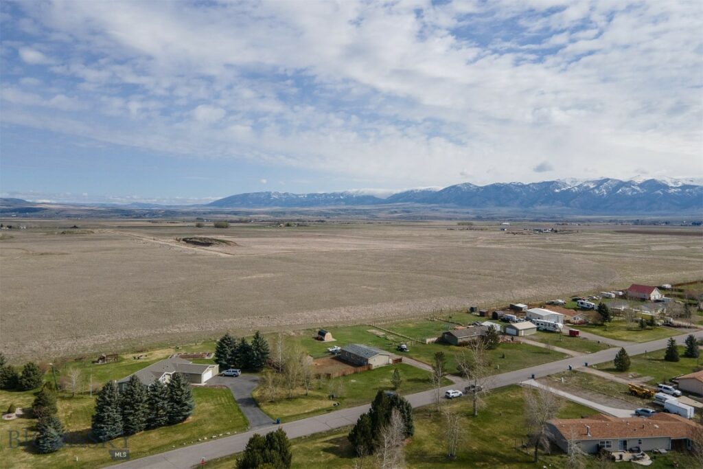 207 Moon Beam Lane, Belgrade MT 59714