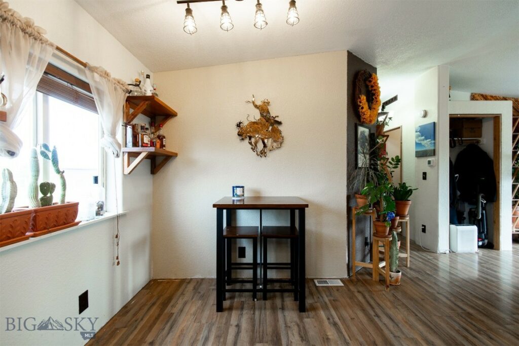 207 Moon Beam Lane, Belgrade MT 59714