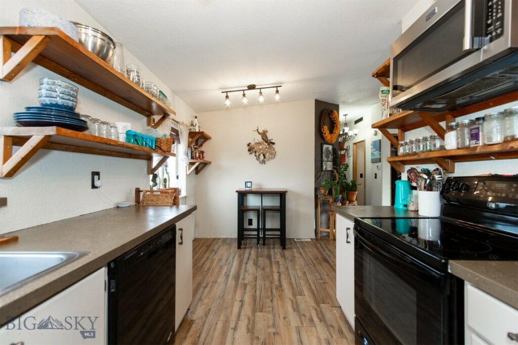 207 Moon Beam Lane, Belgrade MT 59714
