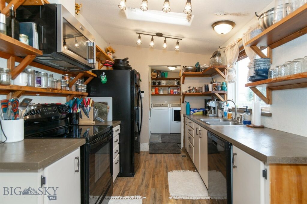 207 Moon Beam Lane, Belgrade MT 59714