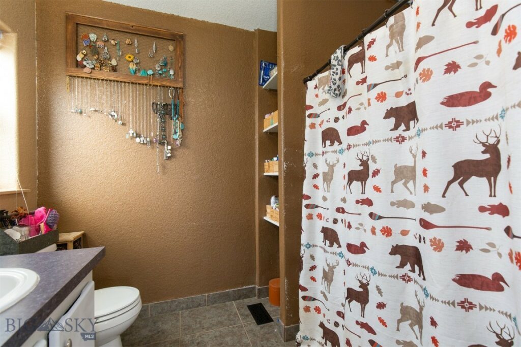 207 Moon Beam Lane, Belgrade MT 59714