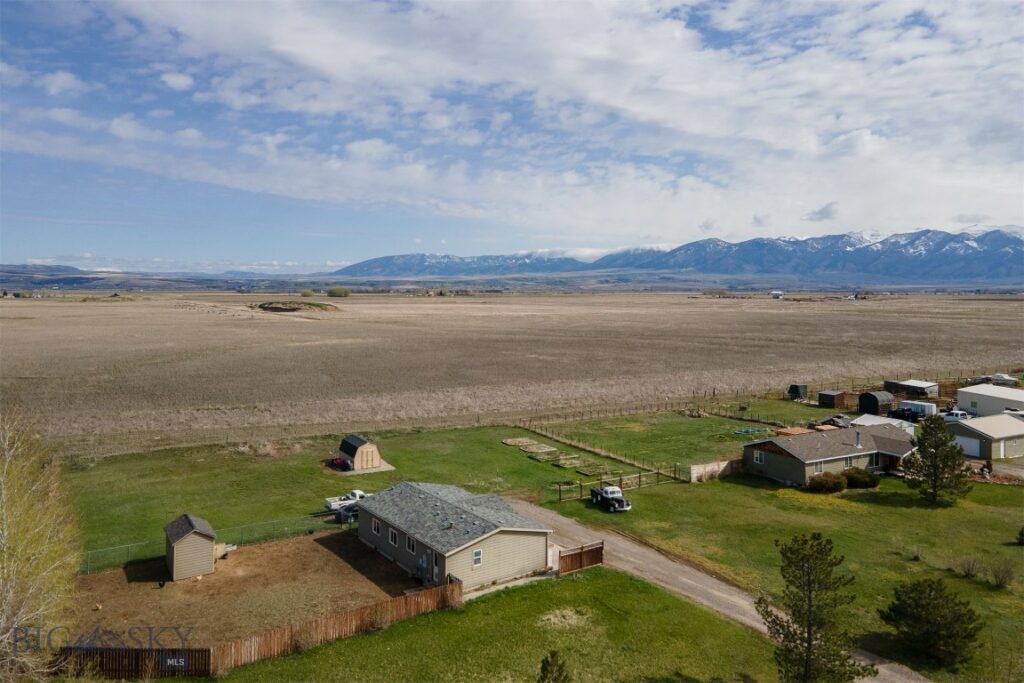207 Moon Beam Lane, Belgrade MT 59714