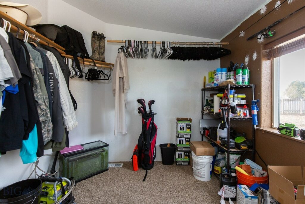 207 Moon Beam Lane, Belgrade MT 59714