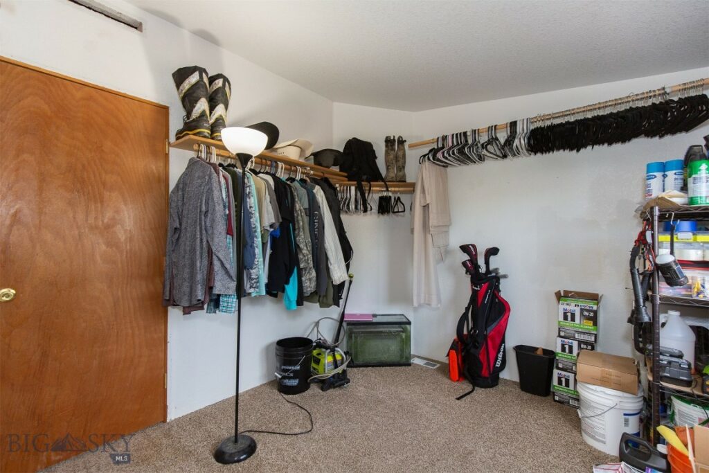 207 Moon Beam Lane, Belgrade MT 59714