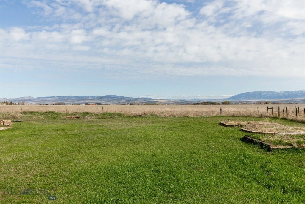 207 Moon Beam Lane, Belgrade MT 59714