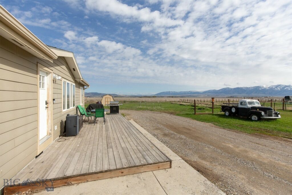 207 Moon Beam Lane, Belgrade MT 59714