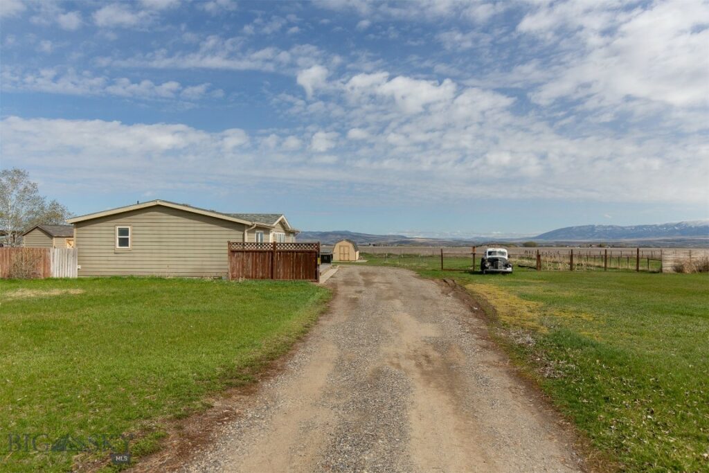 207 Moon Beam Lane, Belgrade MT 59714