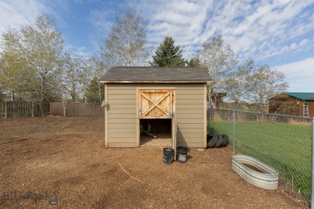207 Moon Beam Lane, Belgrade MT 59714