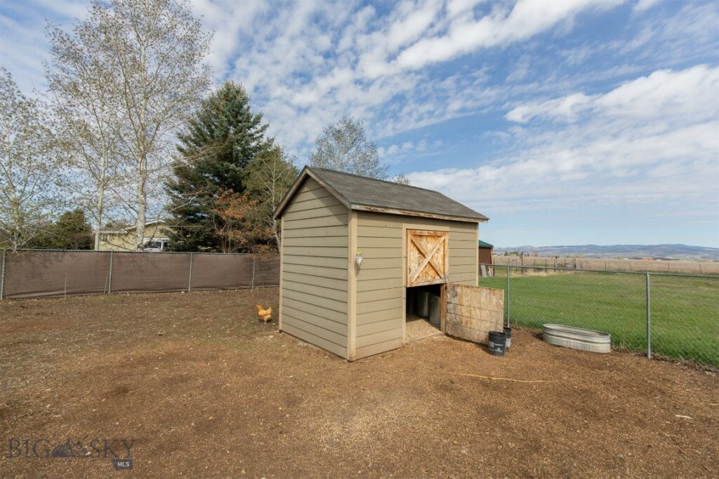 207 Moon Beam Lane, Belgrade MT 59714