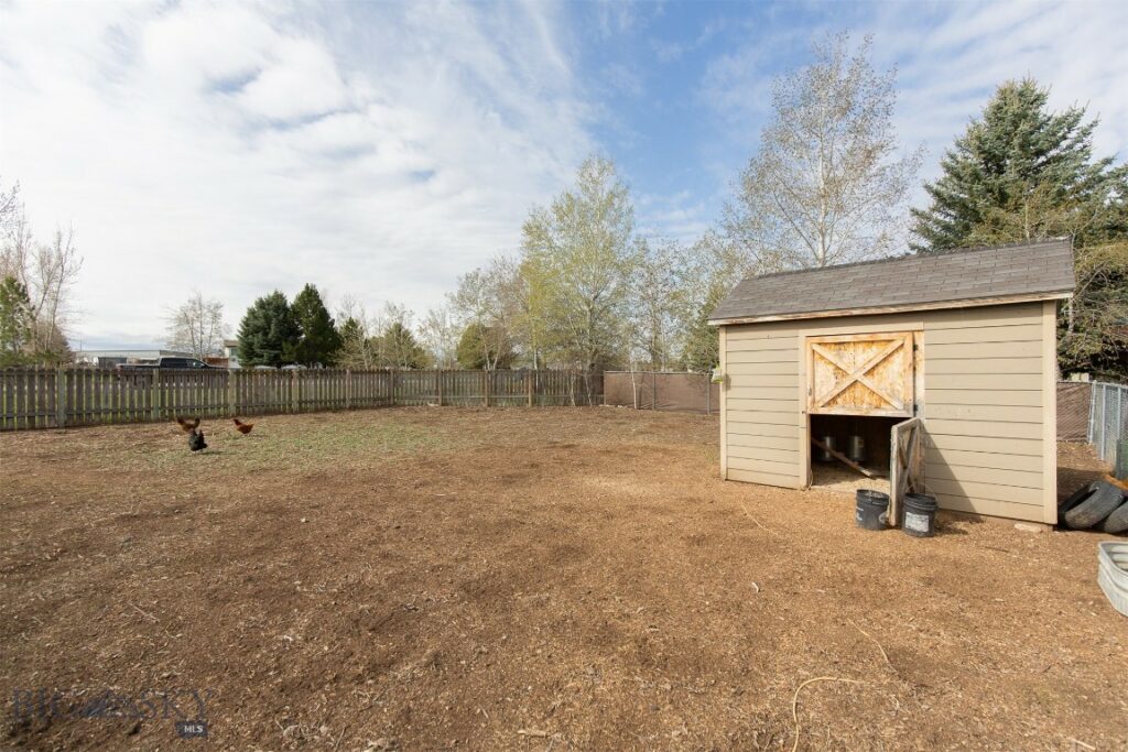 207 Moon Beam Lane, Belgrade MT 59714