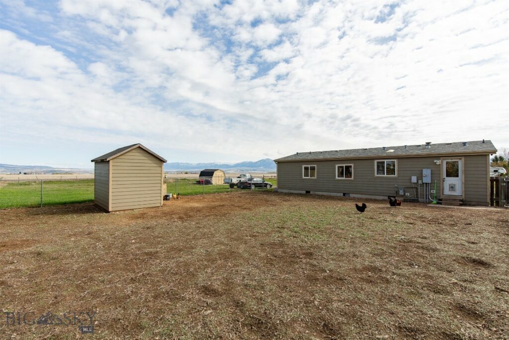 207 Moon Beam Lane, Belgrade MT 59714