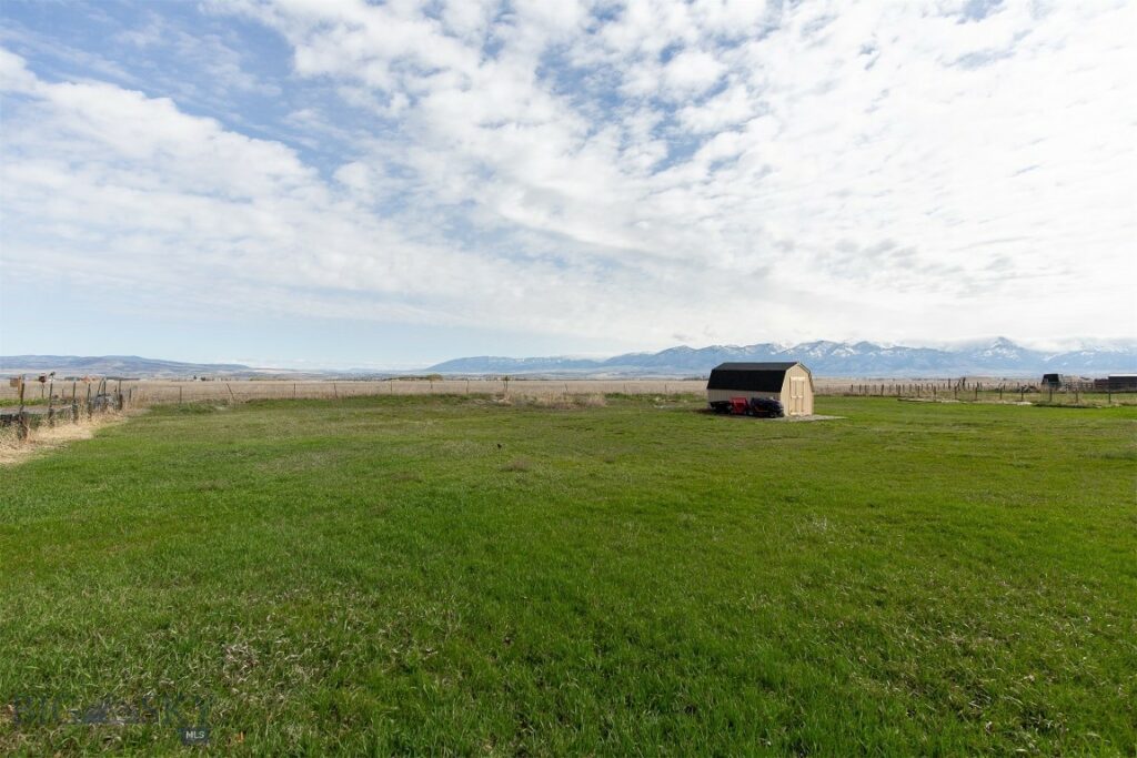 207 Moon Beam Lane, Belgrade MT 59714