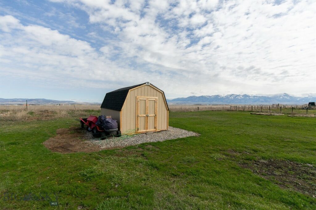 207 Moon Beam Lane, Belgrade MT 59714