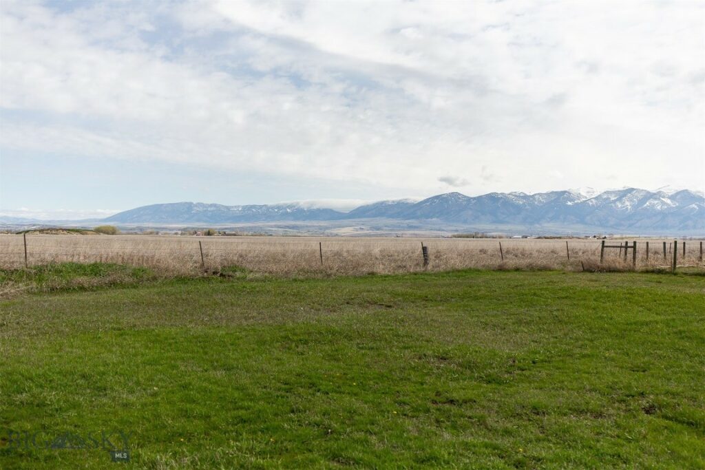 207 Moon Beam Lane, Belgrade MT 59714