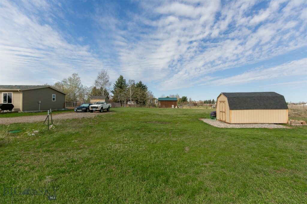 207 Moon Beam Lane, Belgrade MT 59714
