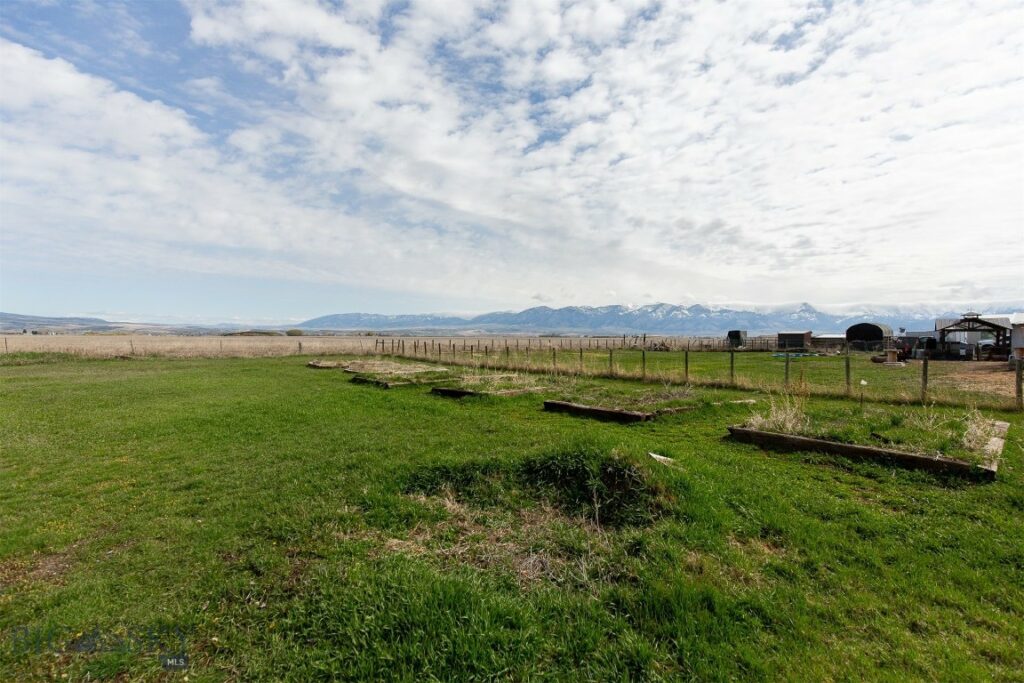 207 Moon Beam Lane, Belgrade MT 59714