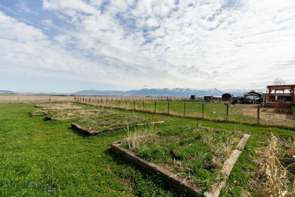 207 Moon Beam Lane, Belgrade MT 59714