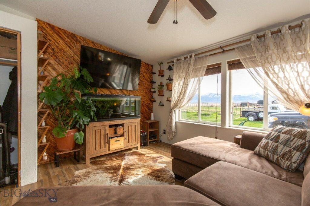 207 Moon Beam Lane, Belgrade MT 59714