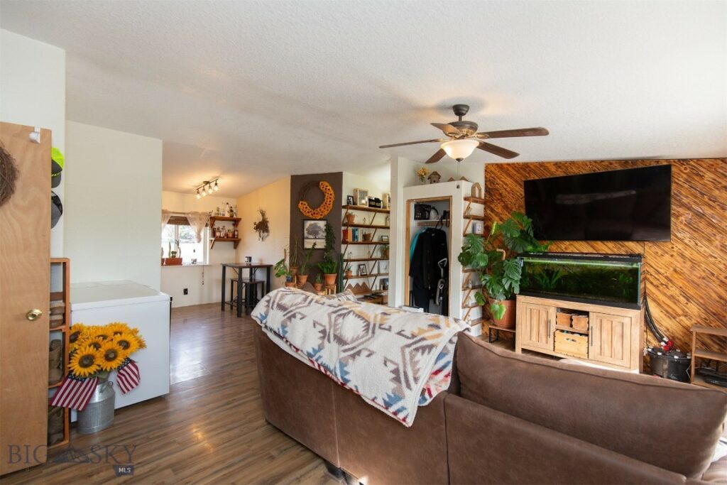207 Moon Beam Lane, Belgrade MT 59714