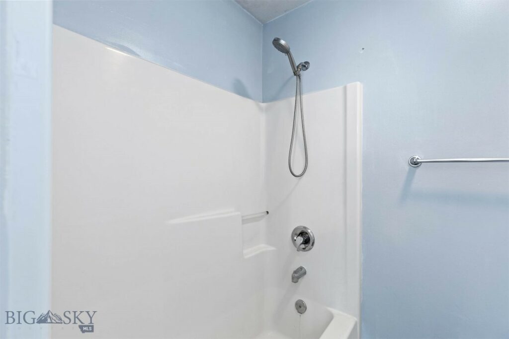 208 Show Place, Belgrade MT 59714