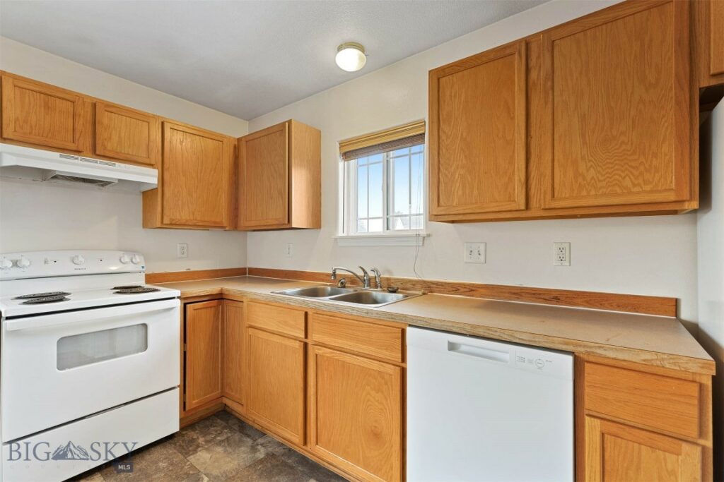 208 Show Place, Belgrade MT 59714