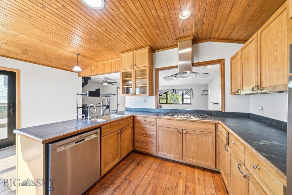 208 Elm Lane, Livingston MT 59047