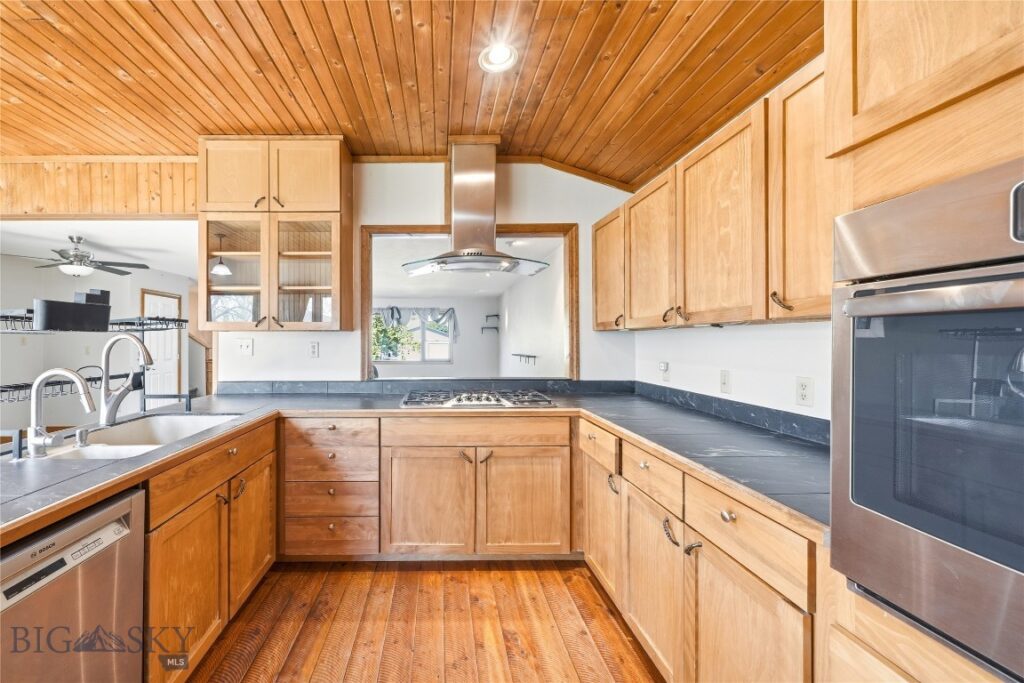 208 Elm Lane, Livingston MT 59047