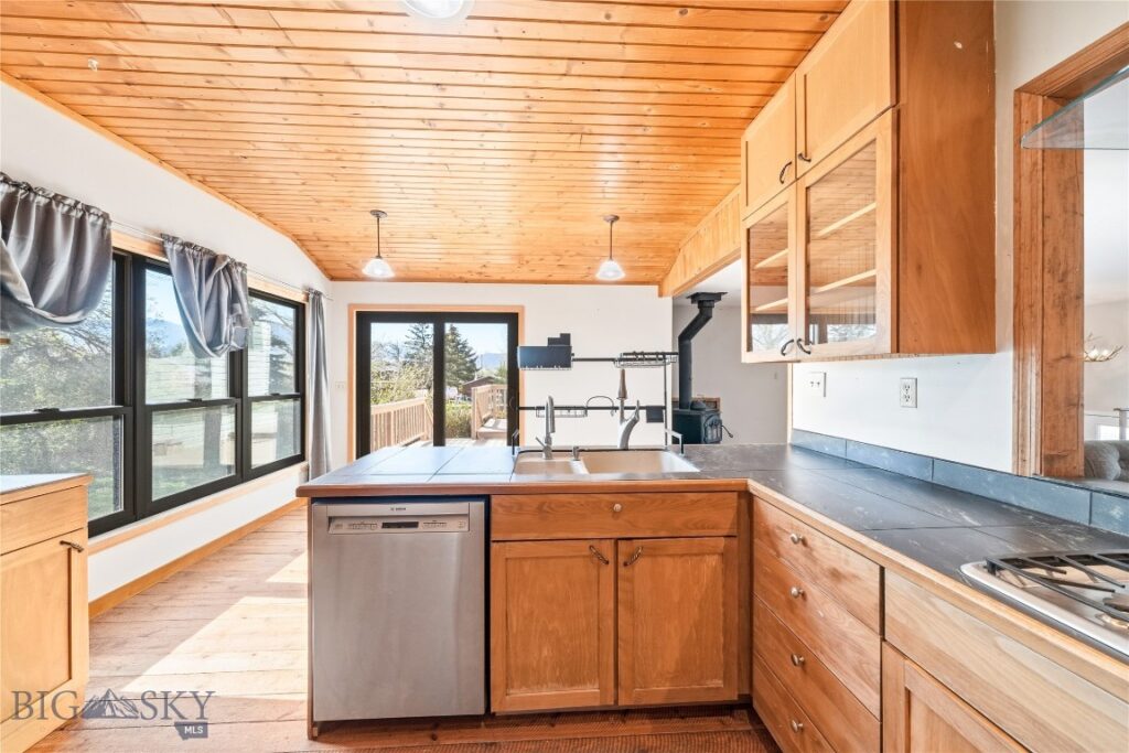 208 Elm Lane, Livingston MT 59047