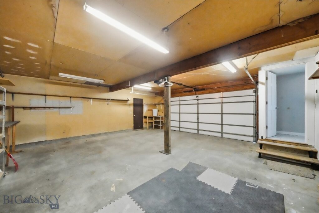 208 Elm Lane, Livingston MT 59047