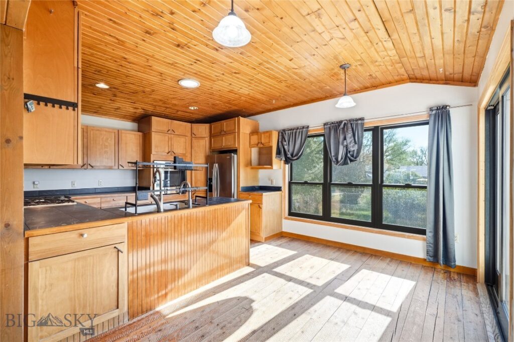 208 Elm Lane, Livingston MT 59047
