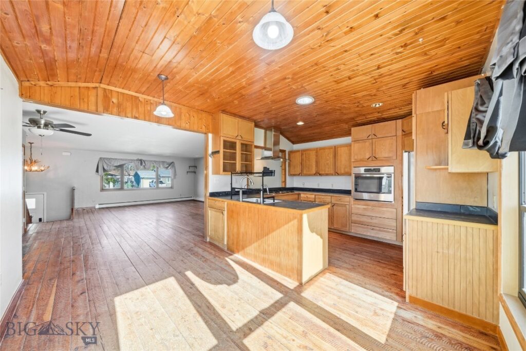 208 Elm Lane, Livingston MT 59047