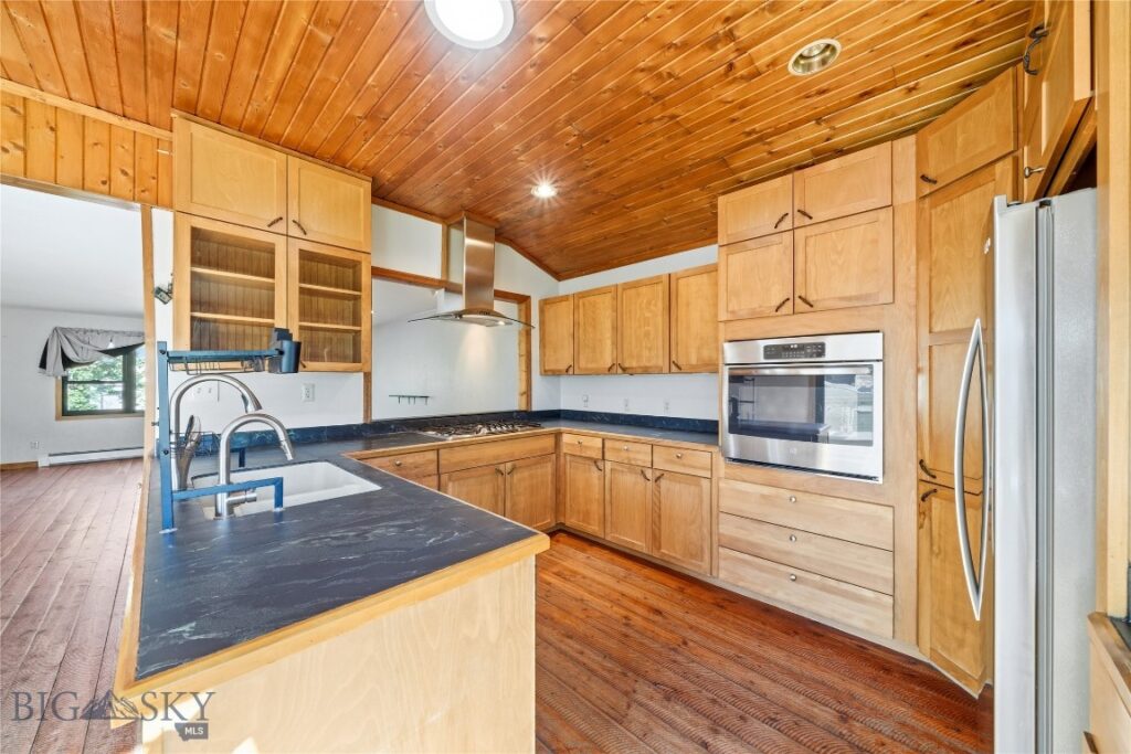208 Elm Lane, Livingston MT 59047