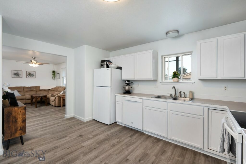 208 Show Place, Belgrade MT 59714